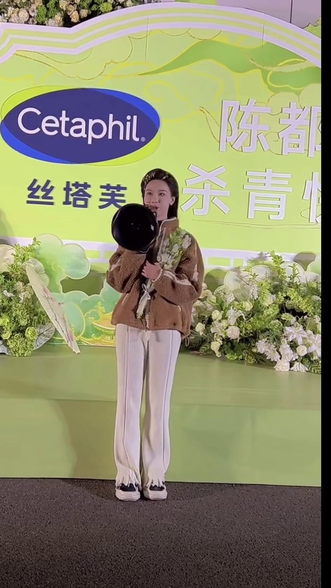 影视剧拍完不少都会举行杀青仪式,杀青指什么影视剧的杀青仪式，传统与现代交织的庆典-第2张图片
