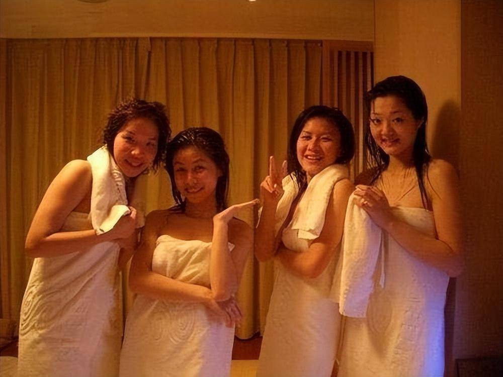 洗澡女沐浴之乐，洗澡女的日常生活-第1张图片