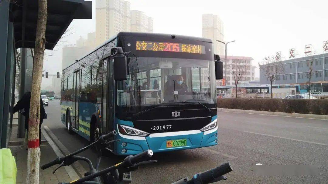 公交车500部城市交通的动脉，500部公交车的力量-第1张图片