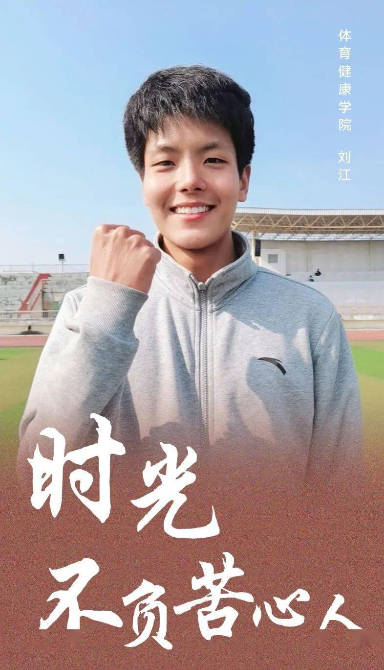 坐在学长的硬硬的上面写作业与学长共度学习时光，坐在他坚实的肩上完成作业-第1张图片