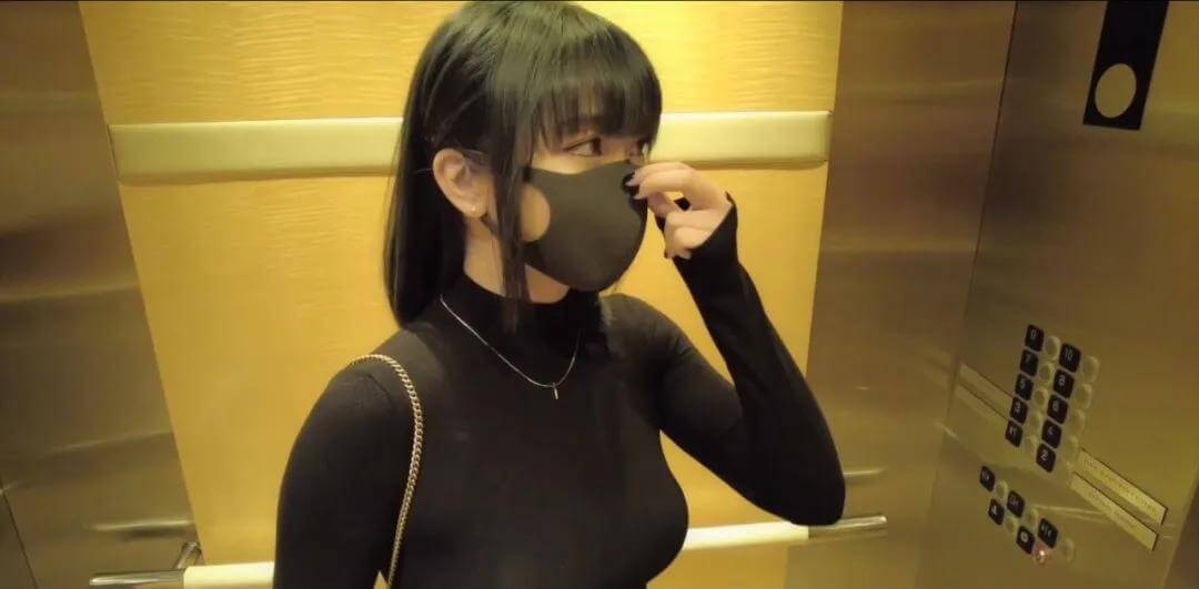 玩偶姐姐摘下口罩的照片图片玩偶姐姐摘下口罩的瞬间——美丽与真实的交织-第2张图片