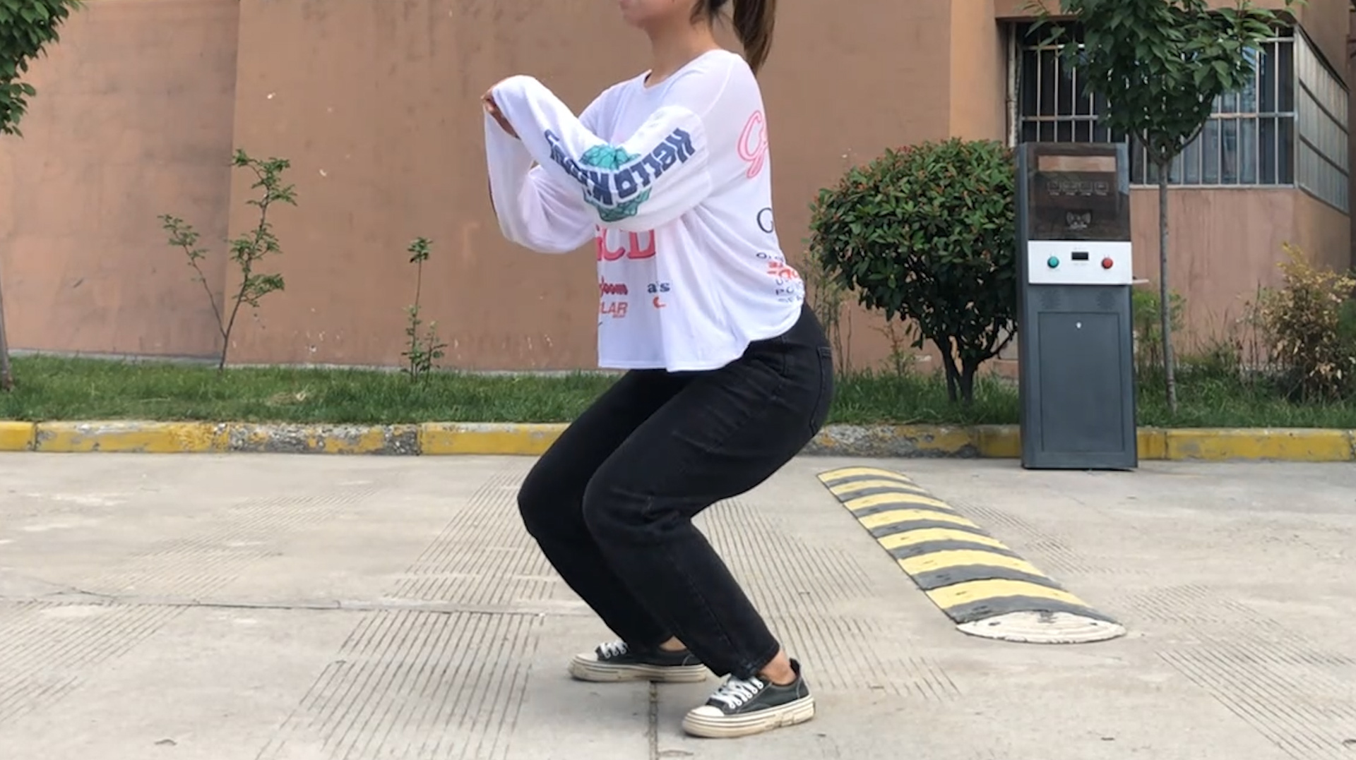 故意在接电话时做运动害臊吗故意在接电话时做运动，是否会让人感到害臊？-第2张图片